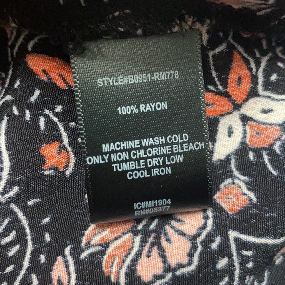 Sanctuary Floral print V-Neck Short Sleeve Top SP - Picture 8 of 10